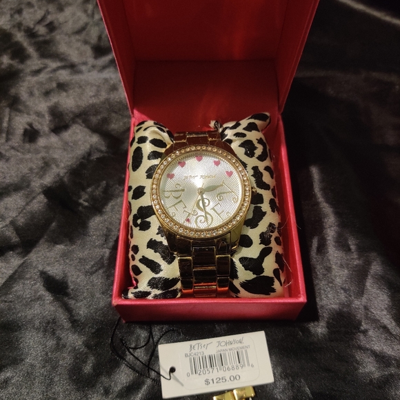 Betsy Johnson gold bling and hearts watch - Picture 1 of 6